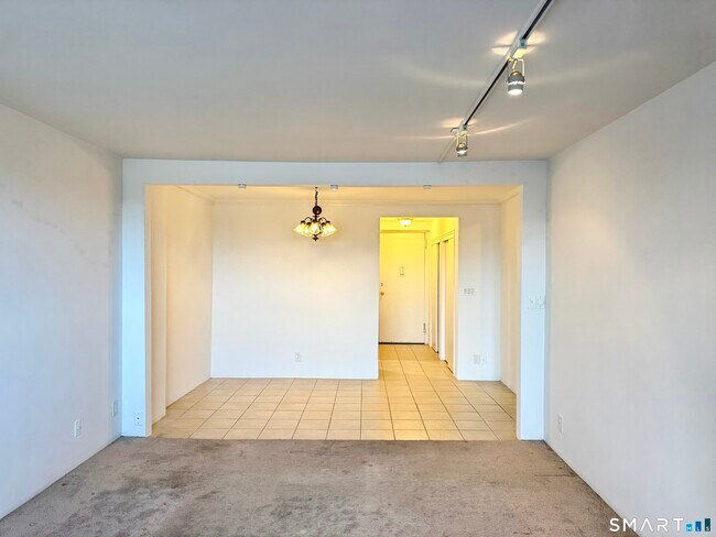 Foto del edificio - 71 Strawberry Hill Ave