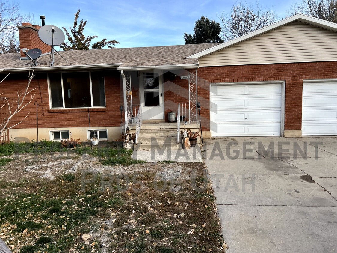 Primary Photo - "Charming 2-Bedroom Home with Spacious 210...