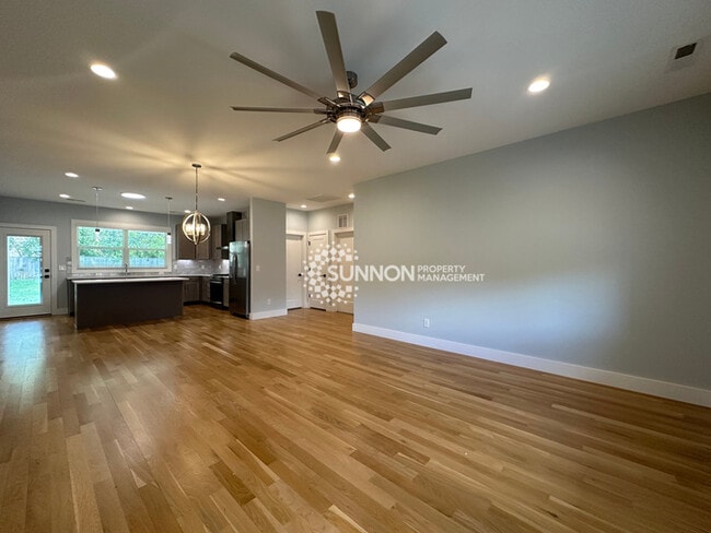 Building Photo - Gorgeous Updated 4 Bedroom Ranch Home