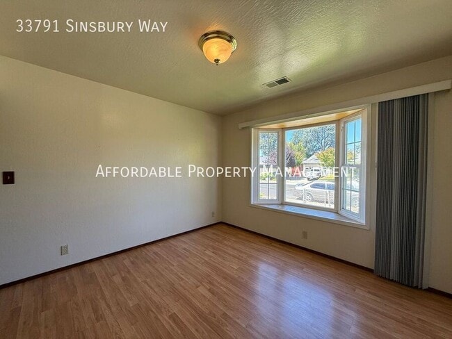 Building Photo - 33791 Sinsbury Way