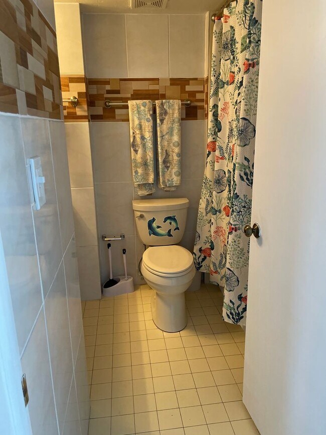 Foto del edificio - Fully Furnished 2 Bedroom-1 Bath Anglers C...