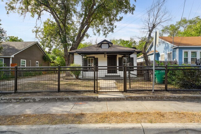 Foto del edificio - 2332 E hughston 78202