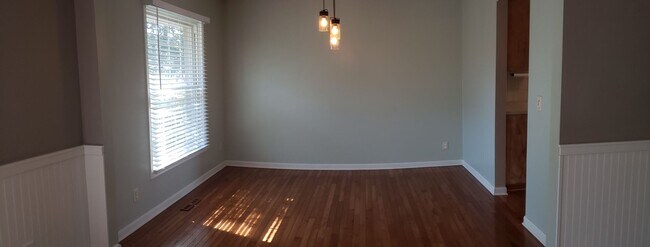 Foto del edificio - Home For Rent Bellevue.
