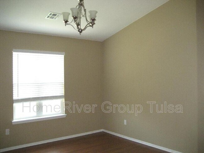 Building Photo - 9033 N 157th E Ave