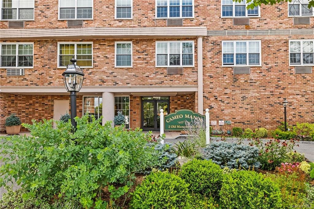 2 Old Mamaroneck Rd Unit 7J, White Plains, NY 10605 Condo for Rent in