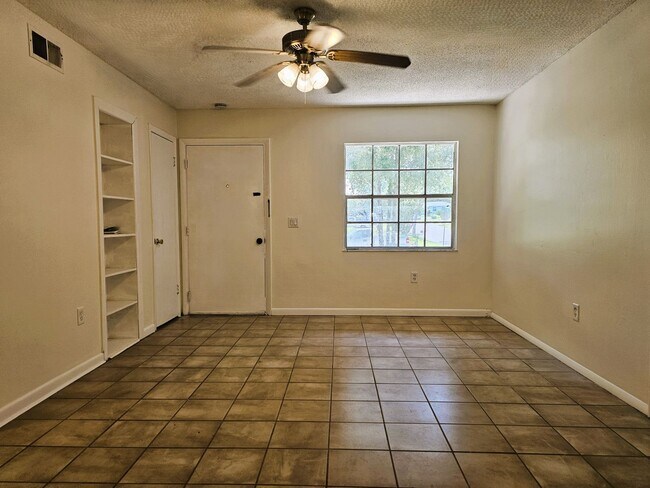 Foto del edificio - Cozy 3 Bedroom 2 bathroom Home in Prime Or...