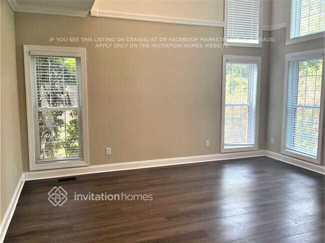 Foto del edificio - 5034 Cramer Woods Dr
