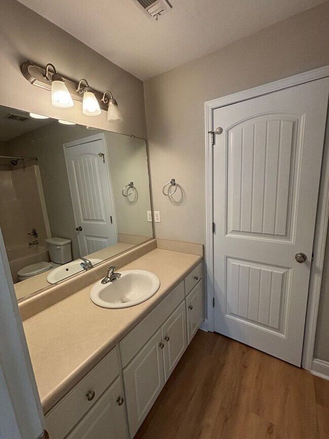 Building Photo - 806 Whispering Willow Ct