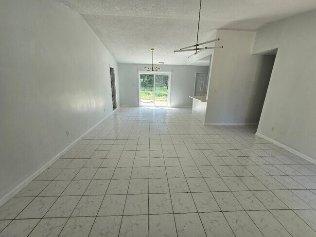 Building Photo - 2601 Briar Trail Ct