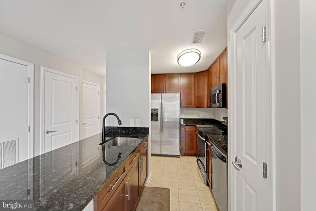 Building Photo - 155 Potomac Passage