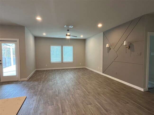 Building Photo - 12265 Council Grove Dr