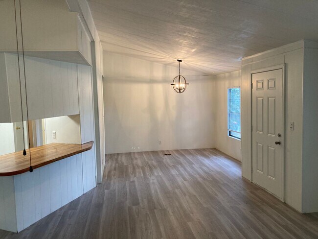 Foto del edificio - 3 bdrm / 2 bath