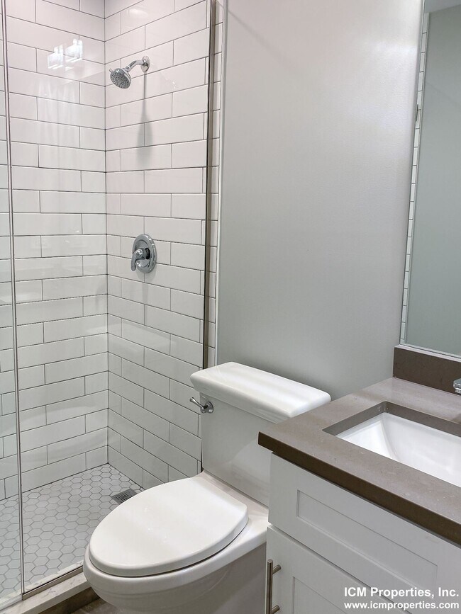 Foto del edificio - 344 W Dickens Ave