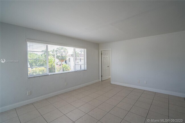 Building Photo - 415 76th St