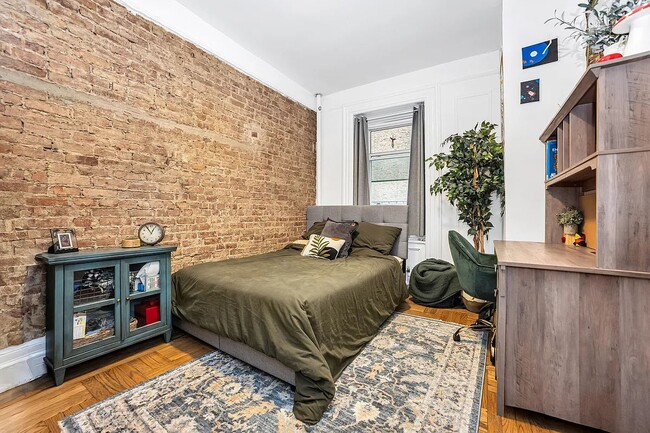 Foto del edificio - 129 W 56th St