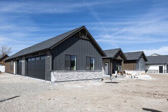 Building Photo - 231 W 5th S