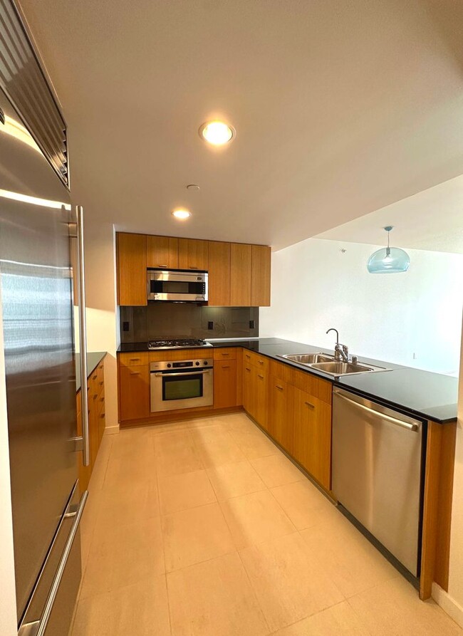 Foto del edificio - Luxury Living at The Metropolitan 1BR/1BA/...