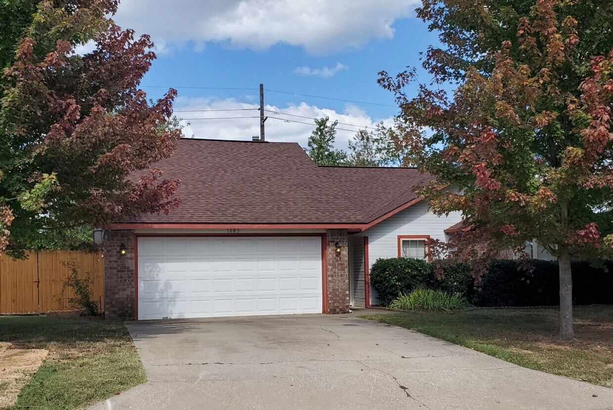 Primary Photo - 3 Bedroom 2 Bath home in Bentonville Schoo...