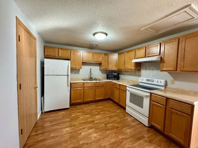 Foto del edificio - 704 W Superior St