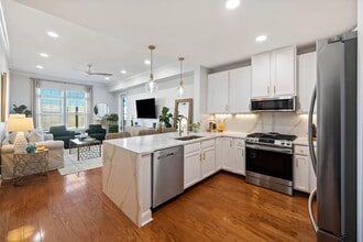 Building Photo - 125 Pier View St