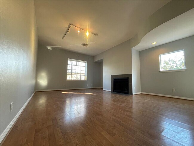 Foto del edificio - 4004 Montrose Blvd