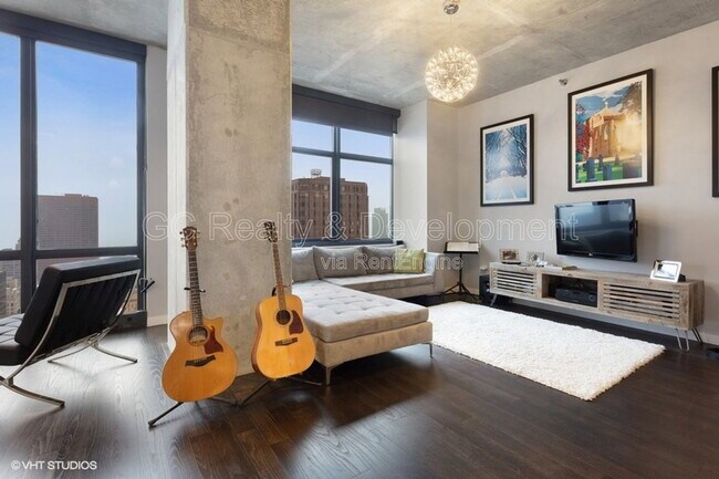 Building Photo - 235 W Van Buren St