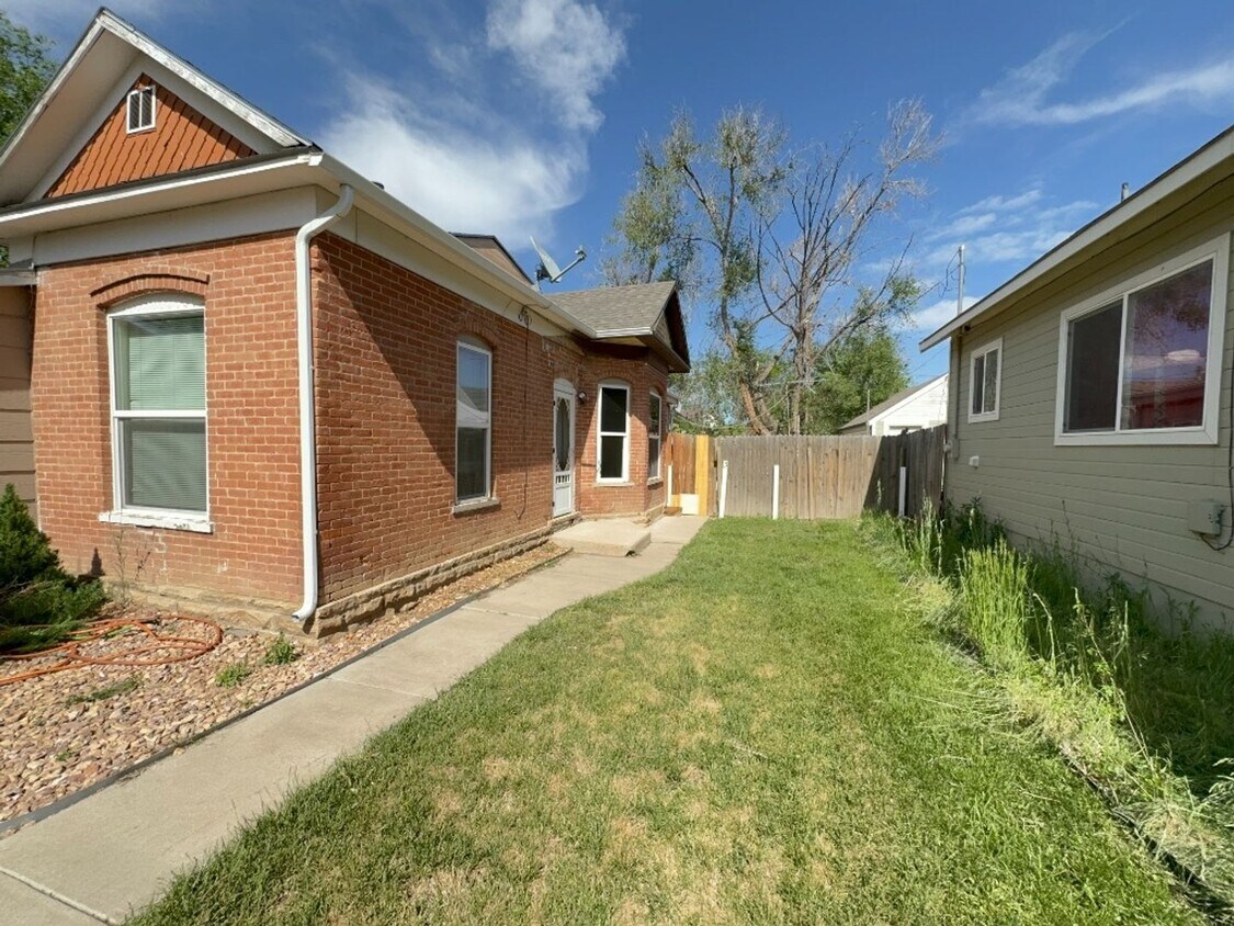 Primary Photo - 604 13th Ave