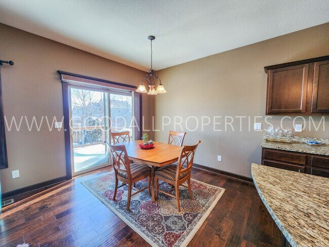 Foto del edificio - 3 Bedroom Detatched Townhome in Wes Des Mo...