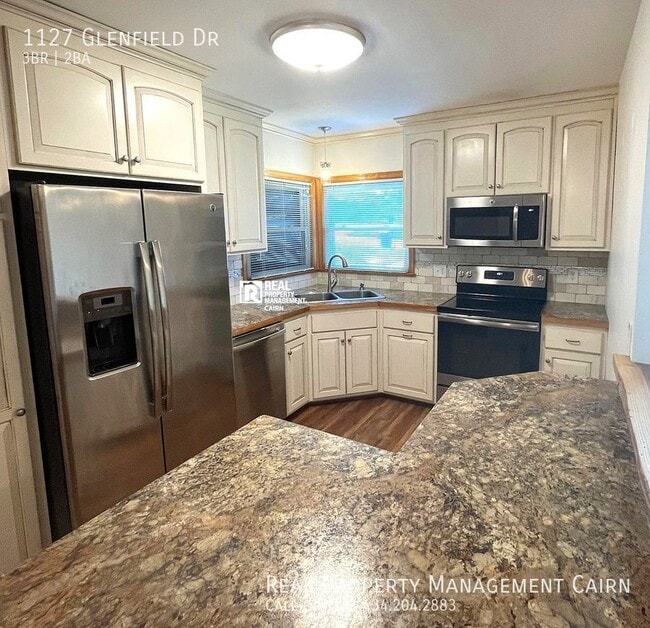 Building Photo - Beautiful 3 Bedroom, 2 Bath Home Close to ...