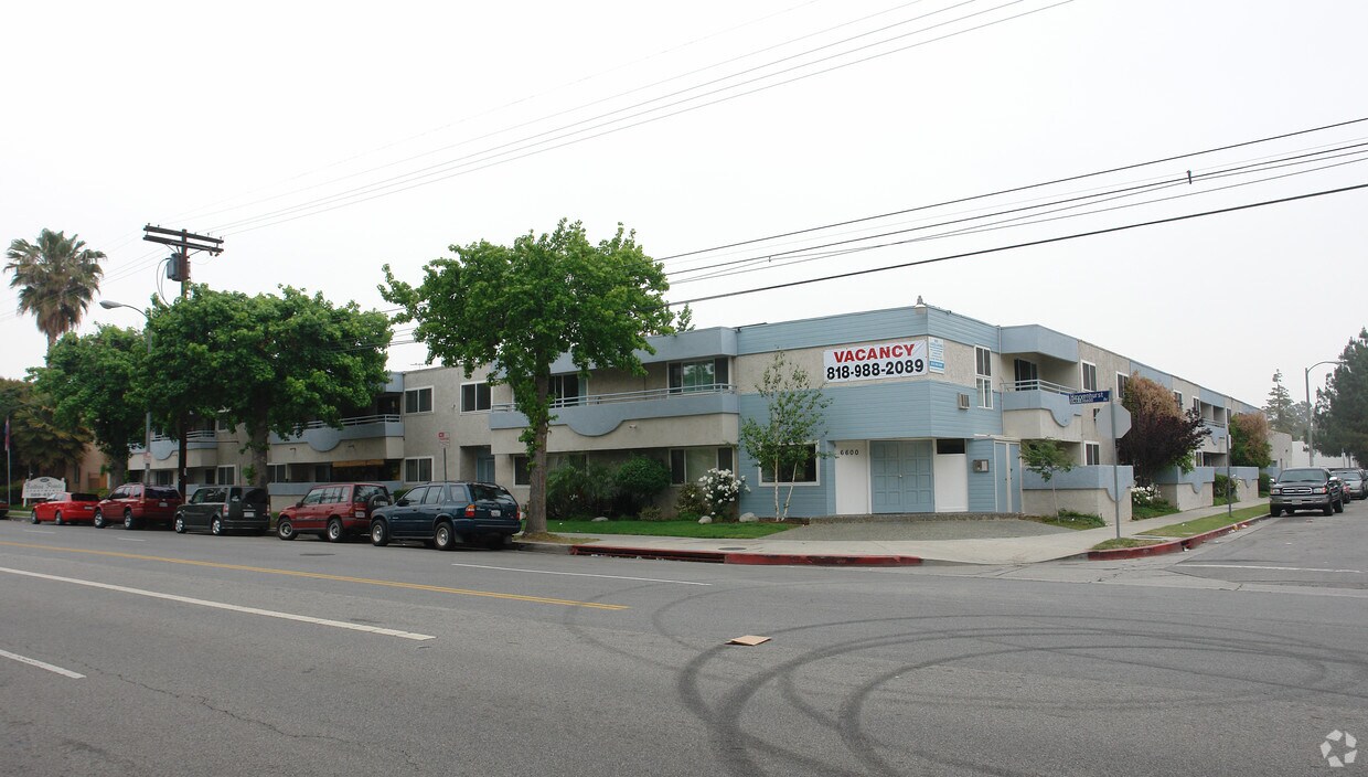 La Marquesa Apartments in Van Nuys, CA