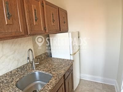 Building Photo - bedroom in Malden MA 02148
