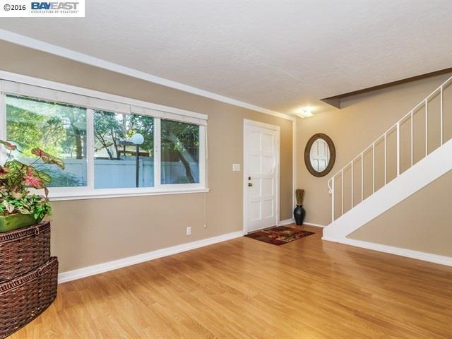 Building Photo - Park like end unit, move in condition with...