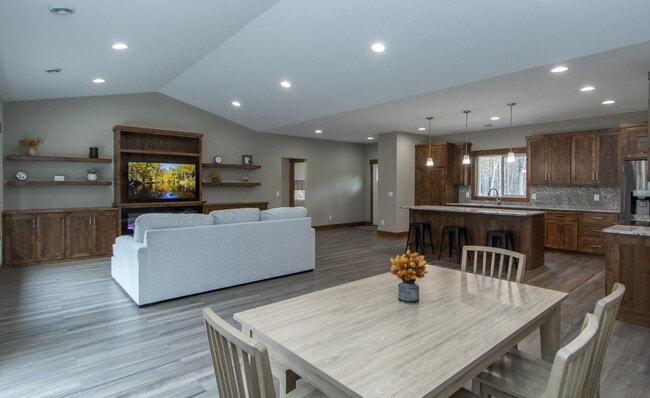 Building Photo - 11607 Forestview Dr