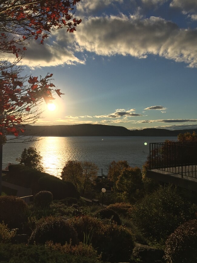 Foto del edificio - 24 Hudson Point Ln