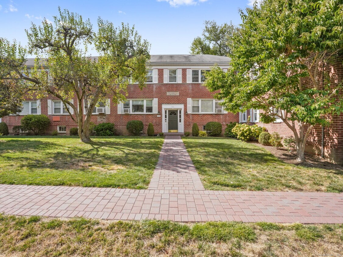 Foto principal - 262 Glenbrook Rd