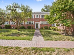 Building Photo - 262 Glenbrook Rd