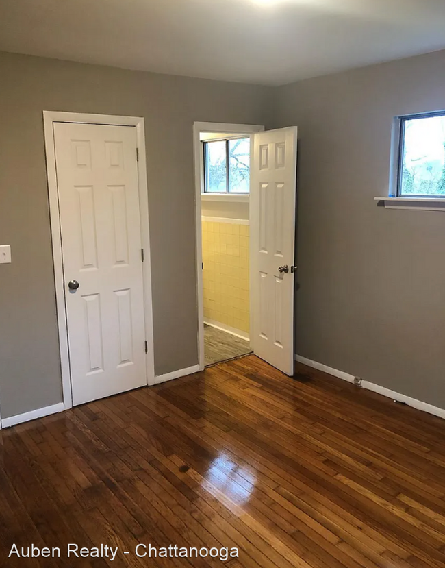Building Photo - 3 br, 1.5 bath House - 1610 Carousel Road