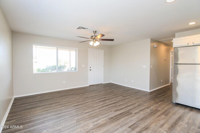 Building Photo - 8651 E Pueblo Ave
