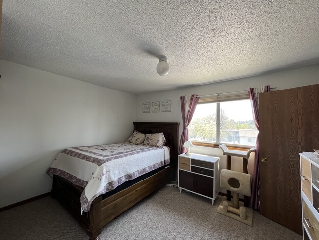 The First Bedroom - 751 Westwinds Dr