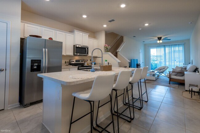 Building Photo - 2 br, 2.5 bath Townhome - 508 Running Wood...