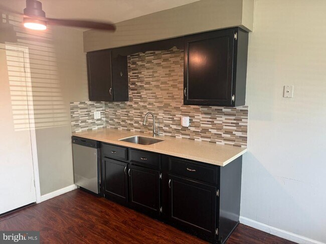 Foto del edificio - 612 N Shady Retreat Rd