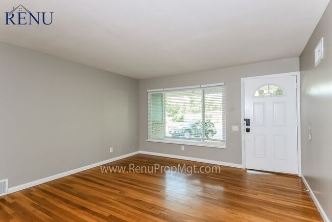 Foto del edificio - Spring into Savings: 50% off your first mo...