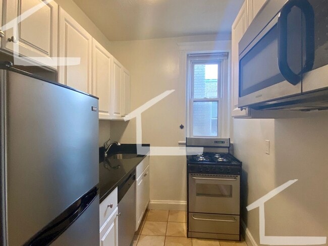 Building Photo - Great for Grads and Pros! 1 Bed on Brookli...