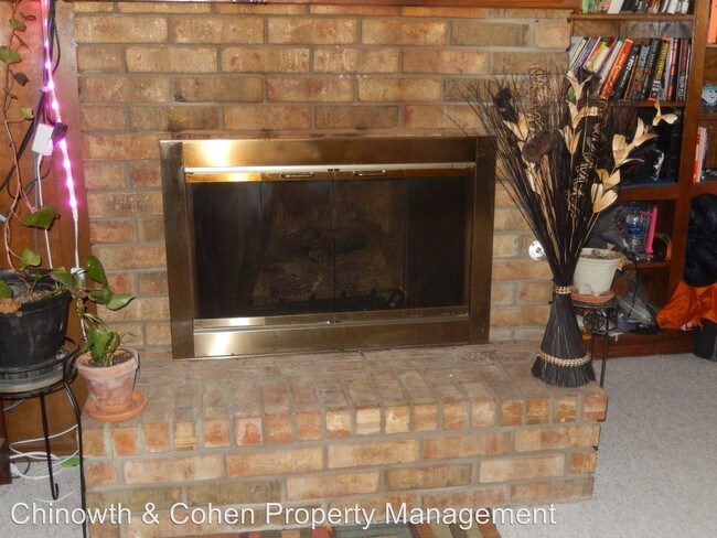 Foto del edificio - 3 br, 2 bath House - 8121 E 75th St
