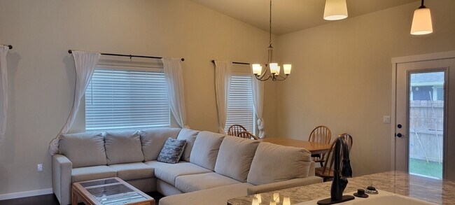 Foto del edificio - 108 SW Little Meadow Ln