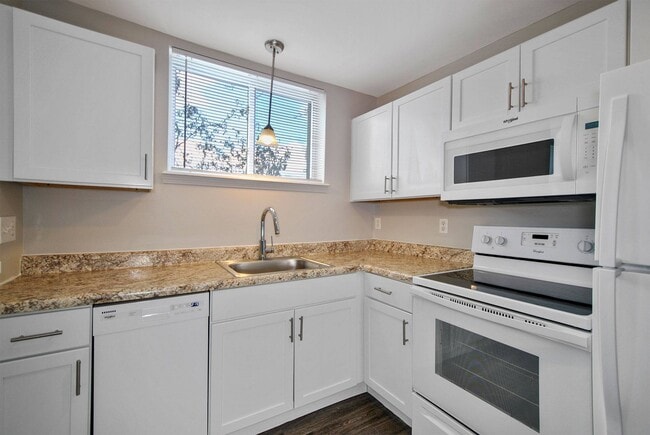 Building Photo - District Royal Oak