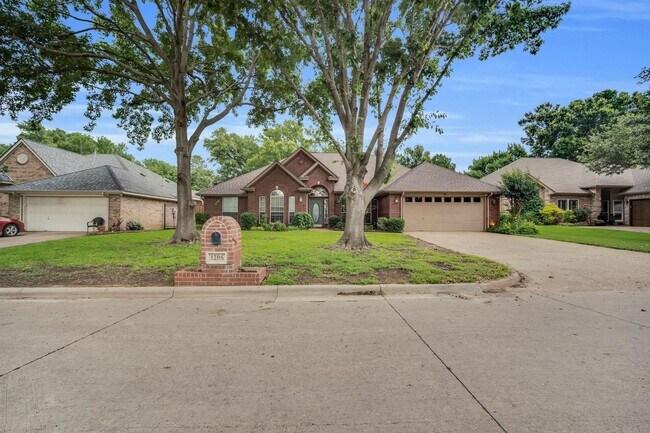 Building Photo - Updated Mansfield Home in Arbors of Creekwood