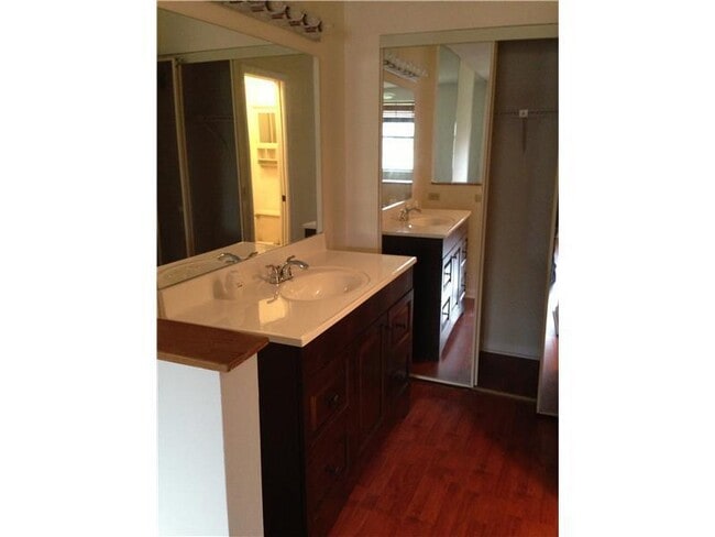 Building Photo - 6542 Via Regina