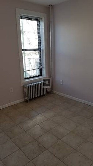 Building Photo - SPACIOUS TWO BEDROOM APARTMENT FOR RENT