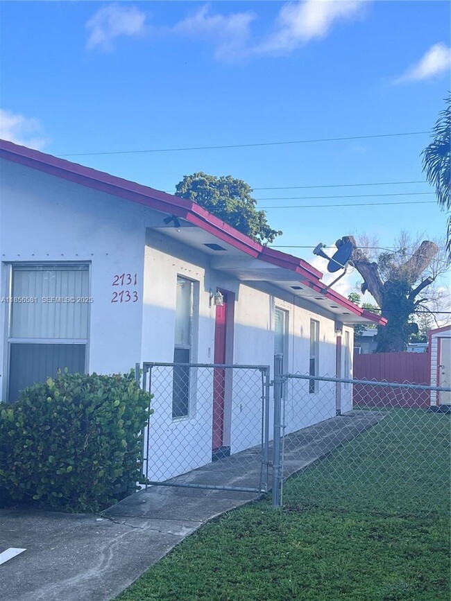 Building Photo - 2731 NW 13th Ct